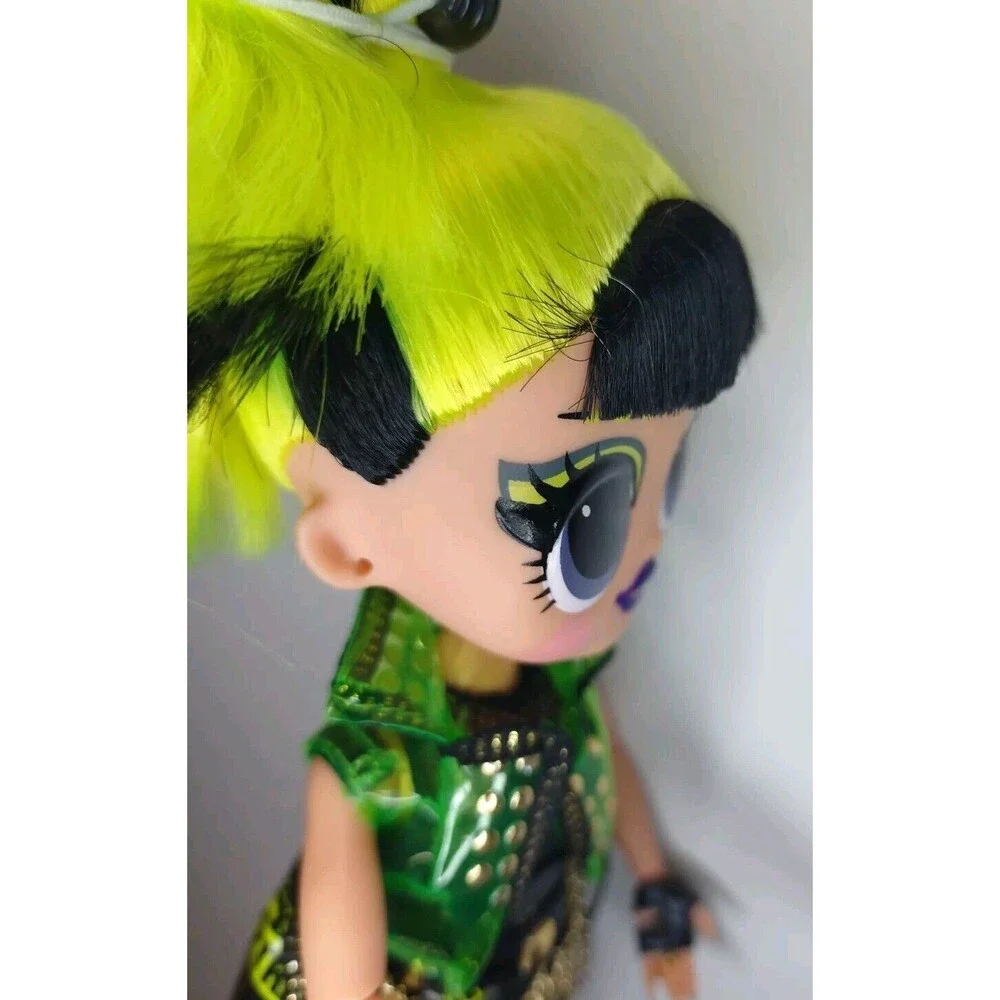 LOL Surprise OMG Remix Yellow Hair Rock Fame Queen Doll Play READ DESCRIPTION